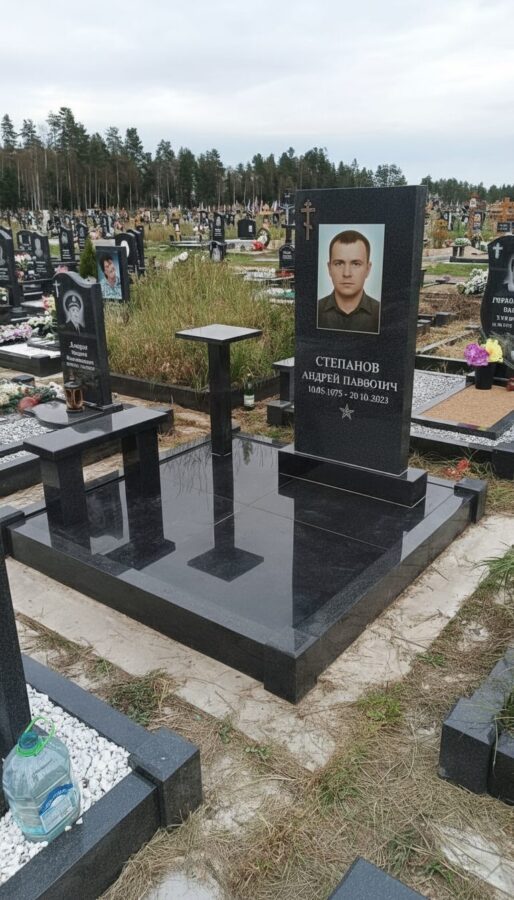 Чёрный комплекс со столиком